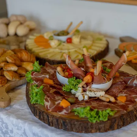 Apartmajska Hisa Mustrinka Apartman *