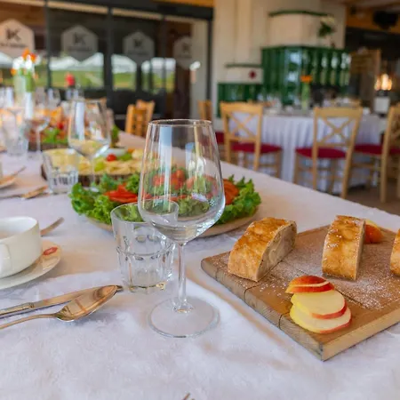 アパート Apartmajska Hisa Mustrinka *