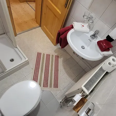 Apartmajska Hisa Mustrinka * سيركلجي نا جورينجسكيم