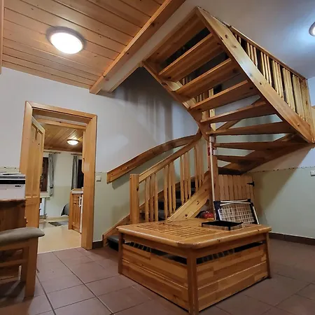 Apartmajska Hisa Mustrinka * ツェルクニェ・ナ・ゴレニスケム