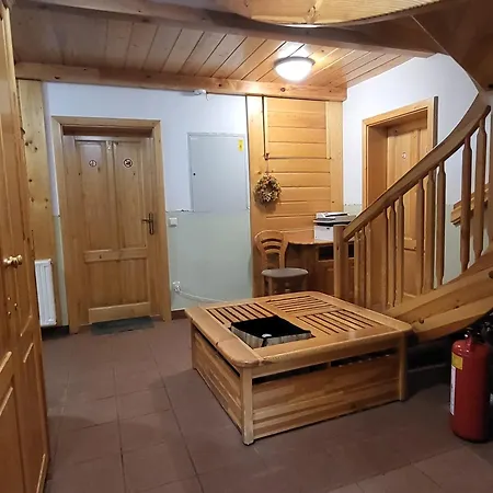 アパート Apartmajska Hisa Mustrinka ツェルクニェ・ナ・ゴレニスケム