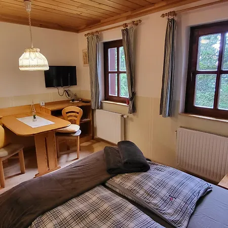 Apartmajska Hisa Mustrinka Apartment *