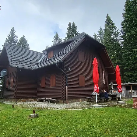 Apartmajska Hisa Mustrinka アパート